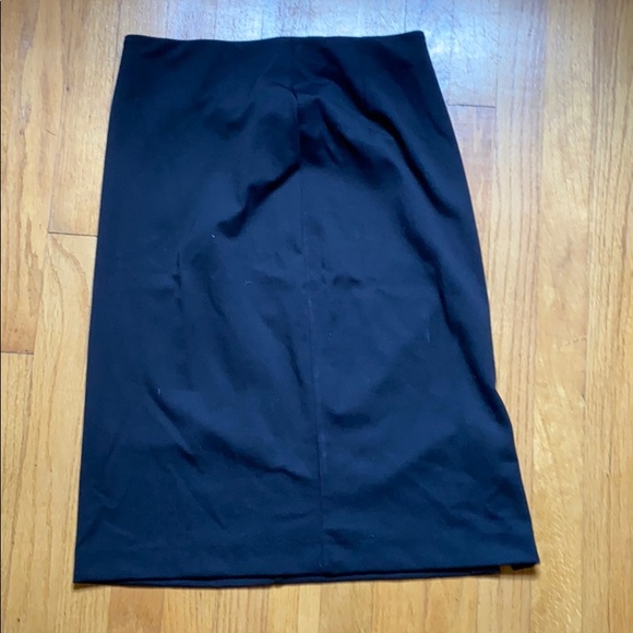Uniqlo black skirt - Picture 2 of 5